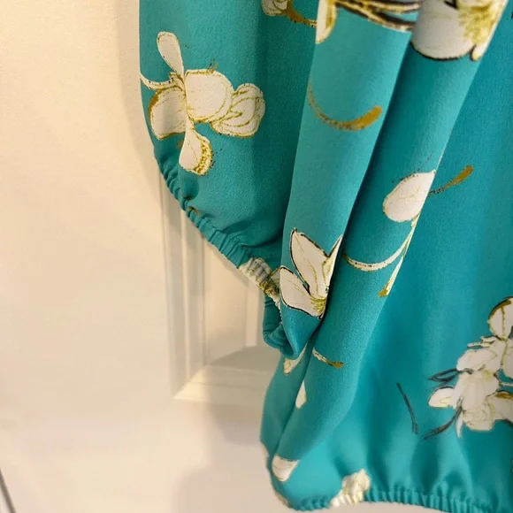 Women’s LOFT Small Floral Blouse - Picture 4 of 5